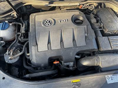 VW Passat B7 Golf Touran Seat Ibiza 03L130277B-számú porlasztó