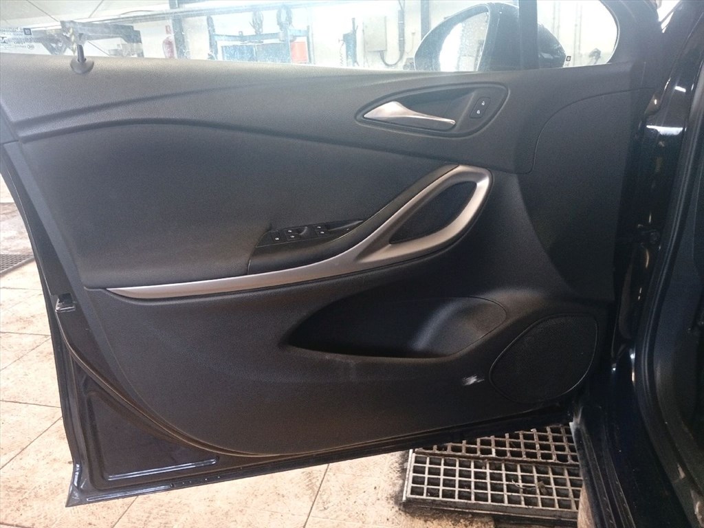 OPEL ASTRA K Tourer 1.5 CRDI - Bontódik! 9. kép