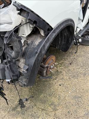 Nissan Juke I dobbetét 