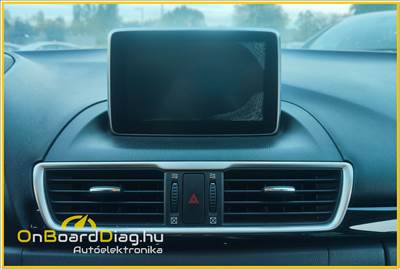 Mazda 3 (2013-2016) információs kijelző javítás.