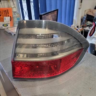 Ford S-MAX Mk1 Jobb hátsó lámpa 
