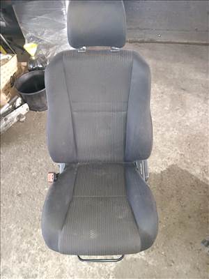 Toyota Corolla (E120/E130) Bal első ülés (kombiból)