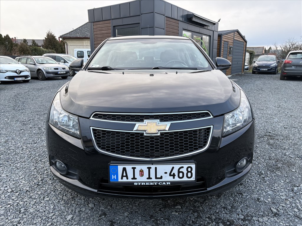 Eladó Chevrolet Cruze 2.0 D (1998 cm³, 163 PS) 2. kép