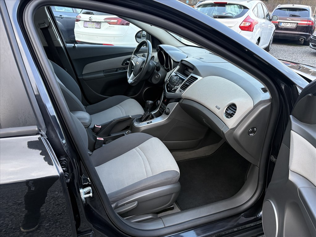 Eladó Chevrolet Cruze 2.0 D (1998 cm³, 163 PS) 8. kép