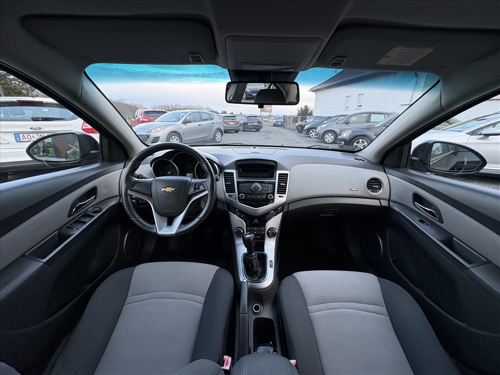 Eladó Chevrolet Cruze 2.0 D (1998 cm³, 163 PS) 10. kép