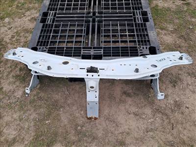 Dacia Duster I zárhíd homlokfal 