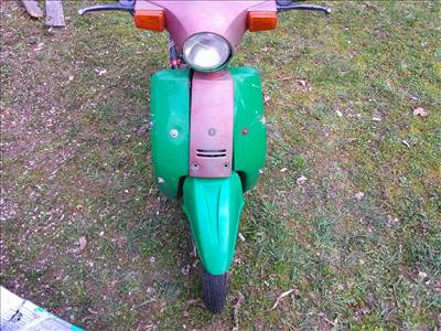 SUZUKI,RÉGI OLDTIMER KISTESTŰ JAPÁN ROBOGÓ,HIÁNYOSAN ALKATRÉSZNEK