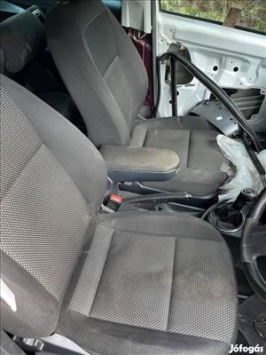 Skoda Fabia II Scout első ülések és hátsó üléssor 