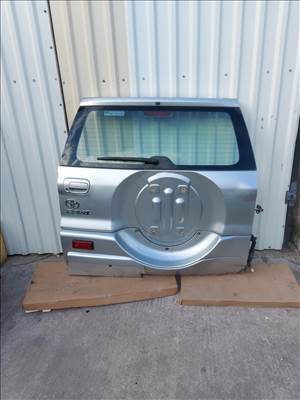 Toyota RAV4 (XA20) 2.0 D-4D 4x4 Csomagtérajtó részeivel 3804