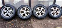  5x127 lyukosztású 17" használt alufelni, rajta 245/70 használt BFGoodrich négyévszakos gumikkal