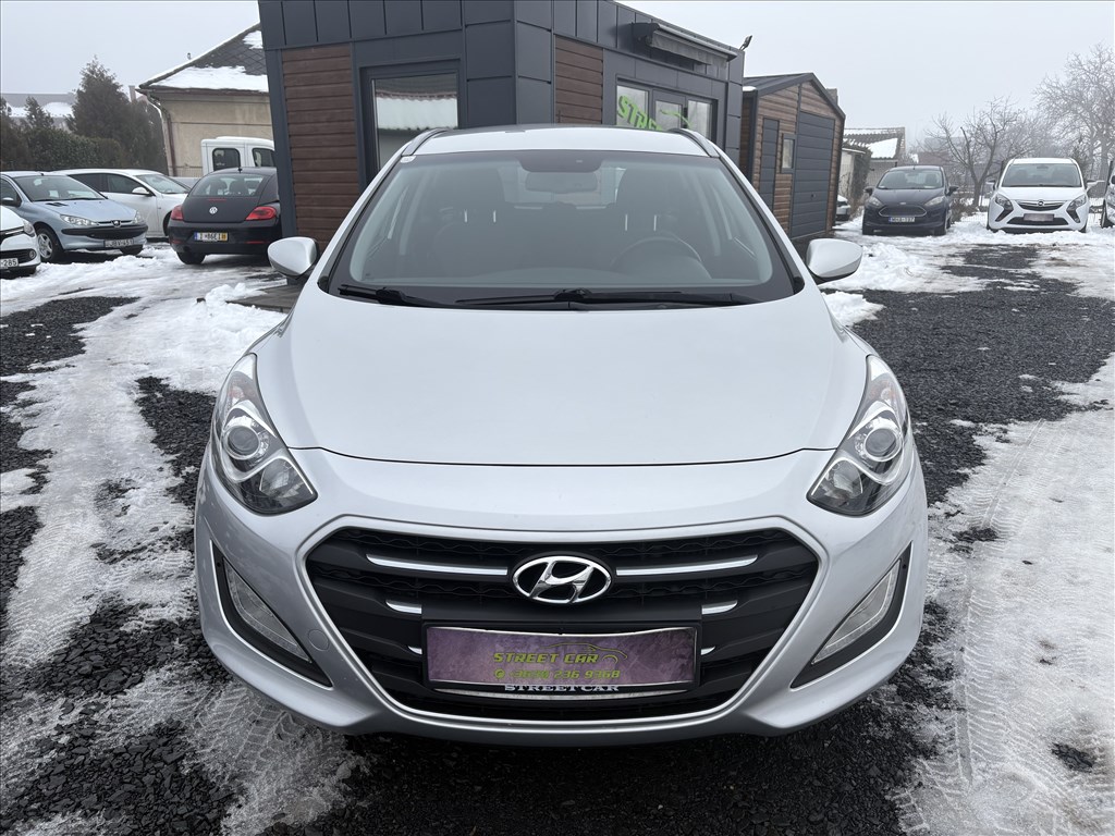Eladó Hyundai i30cw 1.6 CRDi (1582 cm³, 128 PS) 2. kép