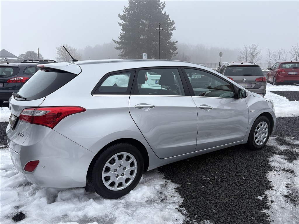 Eladó Hyundai i30cw 1.6 CRDi (1582 cm³, 128 PS) 4. kép