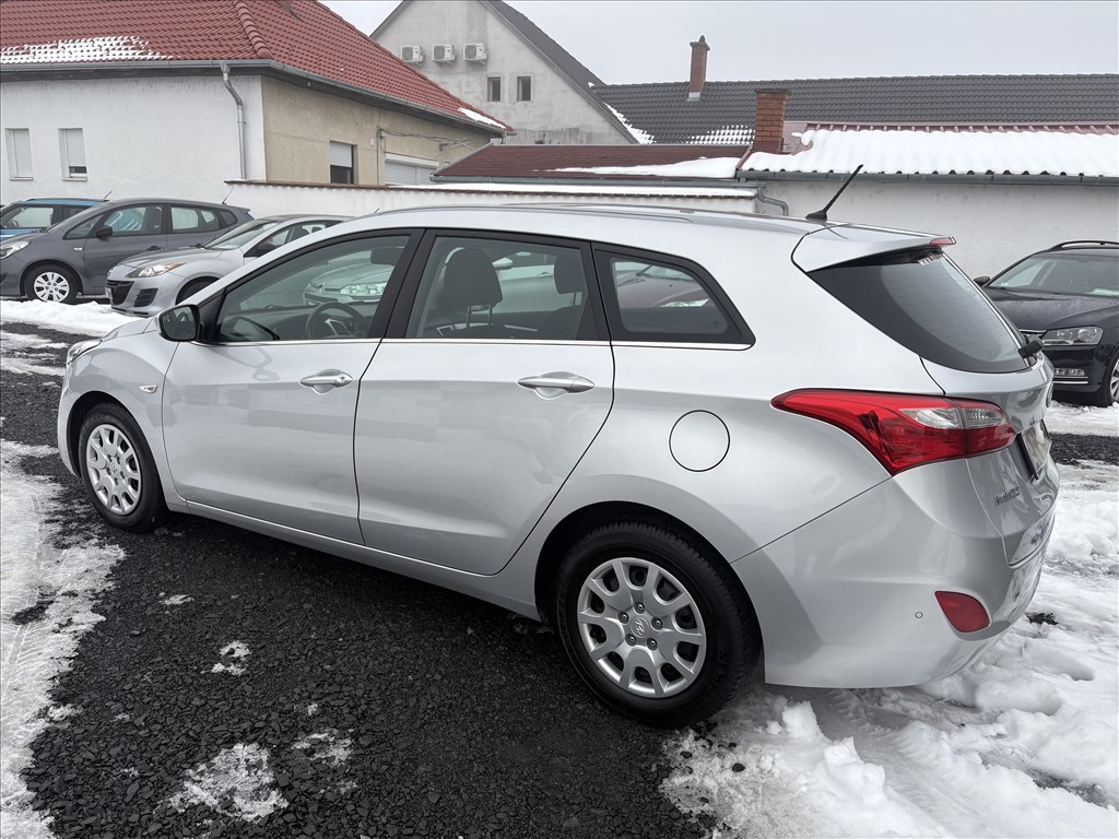 Eladó Hyundai i30cw 1.6 CRDi (1582 cm³, 128 PS) 6. kép