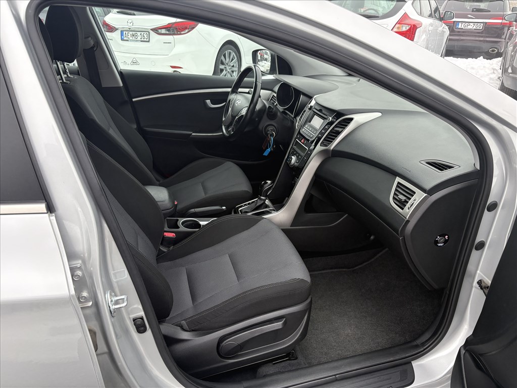 Eladó Hyundai i30cw 1.6 CRDi (1582 cm³, 128 PS) 8. kép