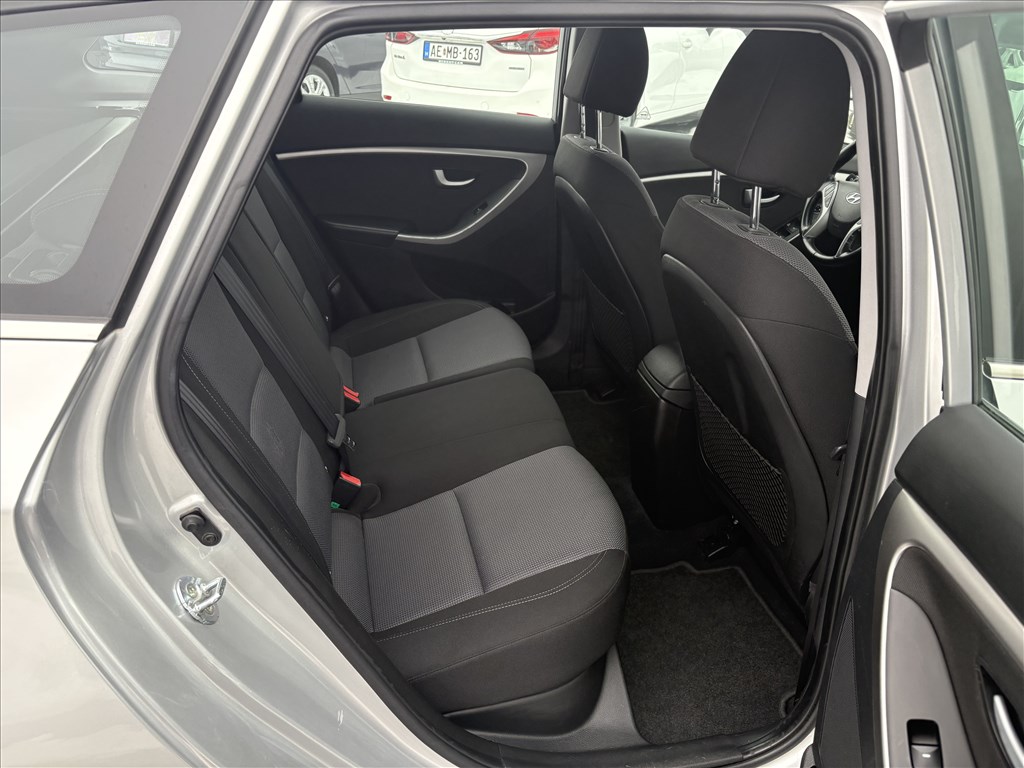 Eladó Hyundai i30cw 1.6 CRDi (1582 cm³, 128 PS) 9. kép