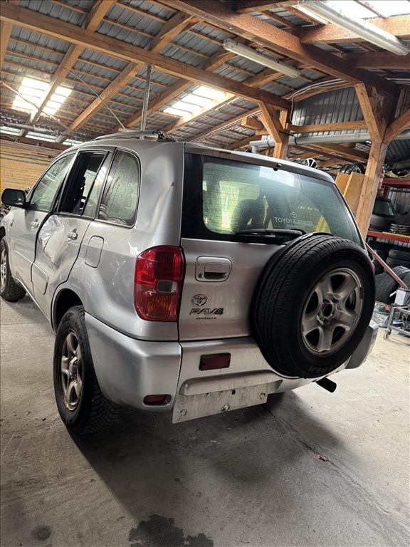 Toyota RAV4 (XA20) bontott alkatrészei 3. kép