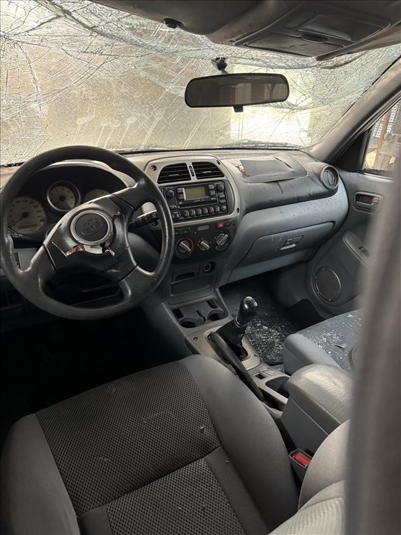 Toyota RAV4 (XA20) bontott alkatrészei 4. kép