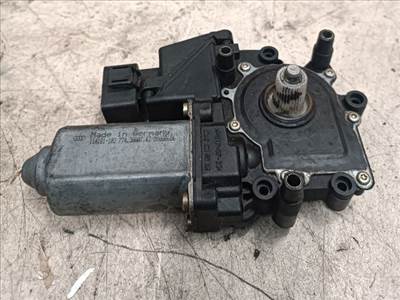 Audi A3 (8L) Bal első Ablakemelő Motor *151703* 114181102