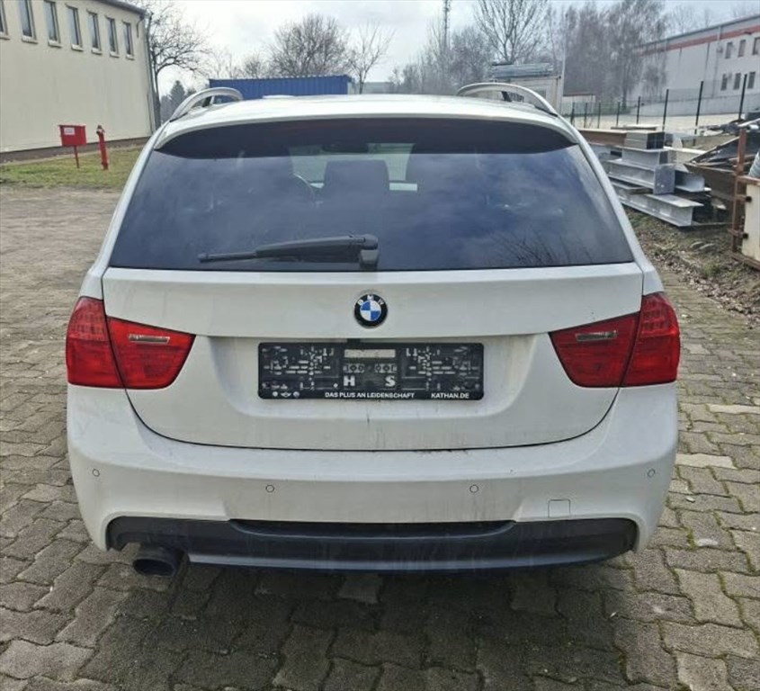 BMW 318 (E90, E91, E92, E93) bontott alkatrészei 2. kép