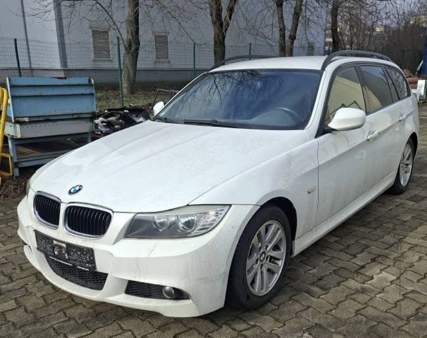 BMW 318 (E90, E91, E92, E93) bontott alkatrészei 3. kép
