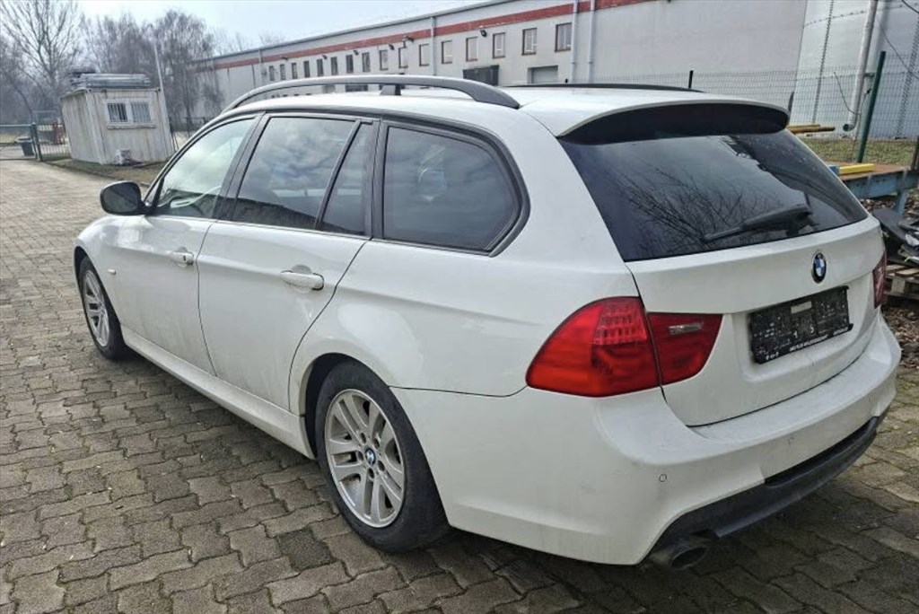 BMW 318 (E90, E91, E92, E93) bontott alkatrészei 4. kép