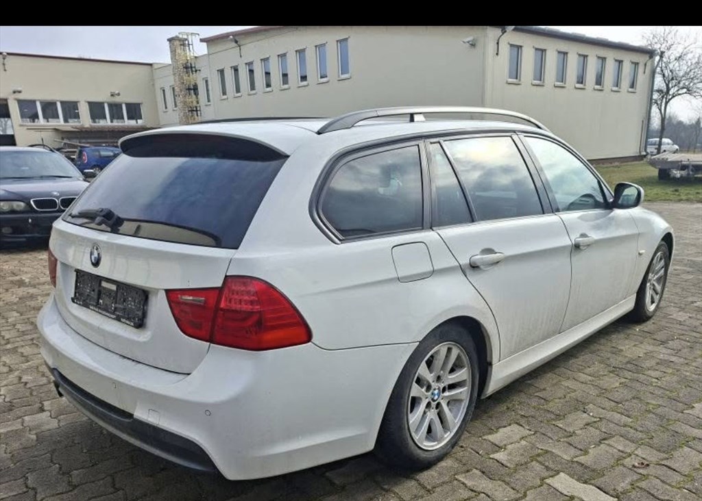 BMW 318 (E90, E91, E92, E93) bontott alkatrészei 5. kép