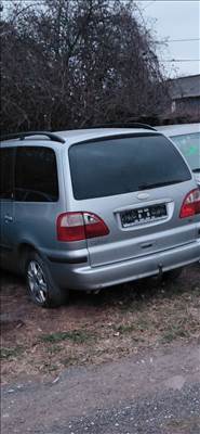 Ford Galaxy Mk2 bontott alkatrészei. 1.9 tdi ASZ motorkód. Karosszériaelemek ezüst színben.