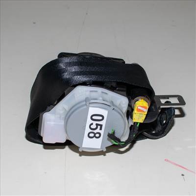  Porsche Macan 95B biztonsági öv feszítővel