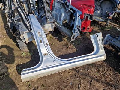 HYUNDAI I30 (GD) jobb küszöb 