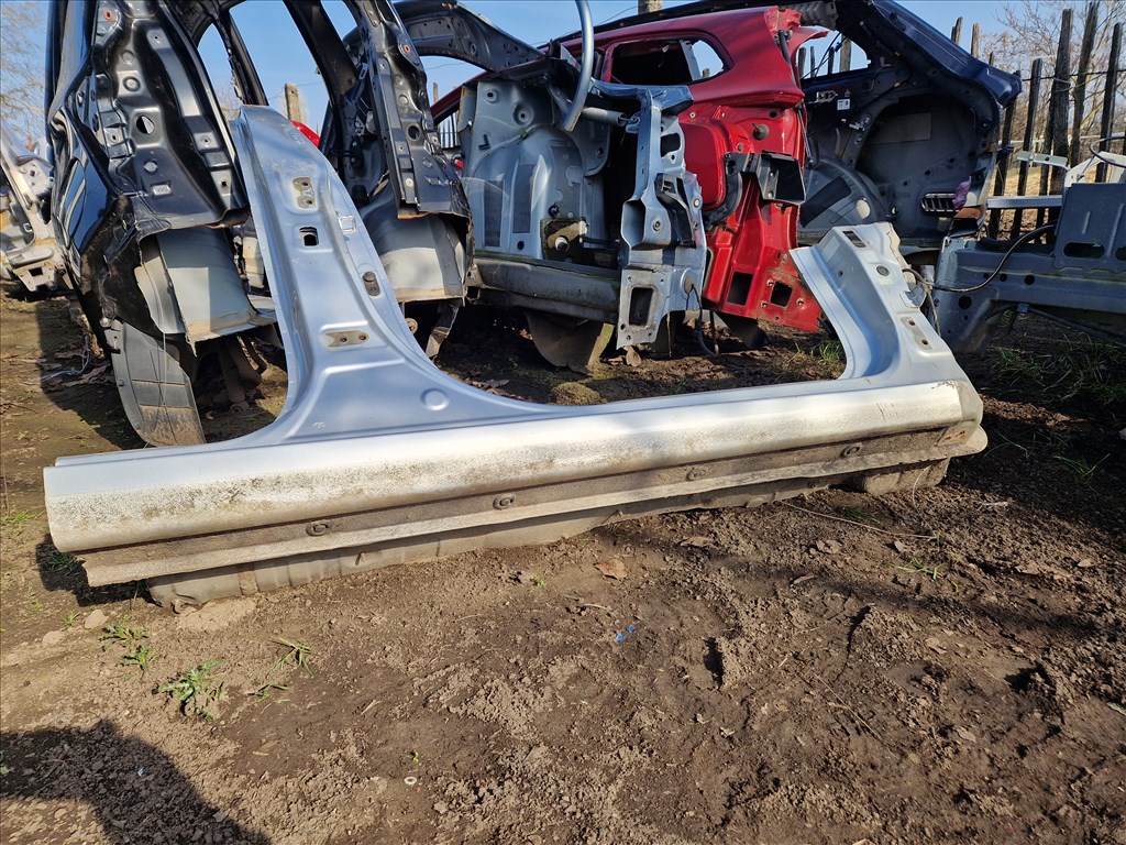 HYUNDAI I30 (GD) jobb küszöb  3. kép