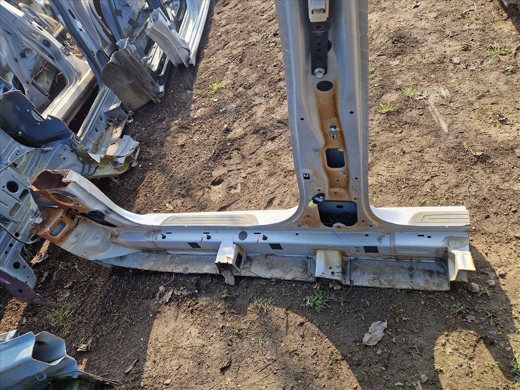 HYUNDAI I30 (GD) jobb küszöb  4. kép