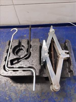 Toyota Corolla (E15) 06-13 Emelő Szett