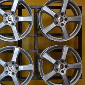 Opel-Jeep-Alfa Romeo (2/5-2436)(HA3653212)(JF)Festett 17" 5x110 alufelni 