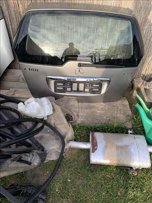 Mercedes A 180 CDI csomagtér ajtó