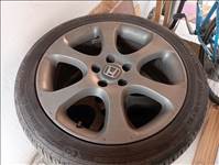  5x114.3 lyukosztású 18" használt alufelni, rajta 225/45 használt Barum nyári gumi gumi 