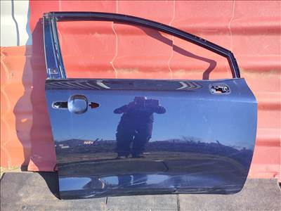 Toyota Corolla (E210) jobb első ajtó sérült