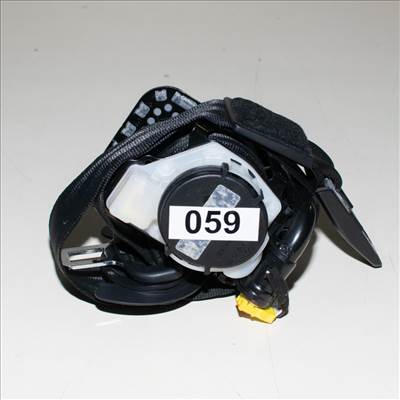 Porsche Macan 95B biztonsági öv feszítővel