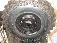  16" új (gyári felni) lemezfelni, rajta 275/80 új Accelera egyéb gumi Slimex 35 Col!