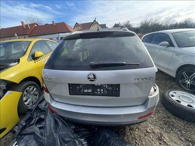 Skoda Octavia III kombi ezüst csomagtérajtó 