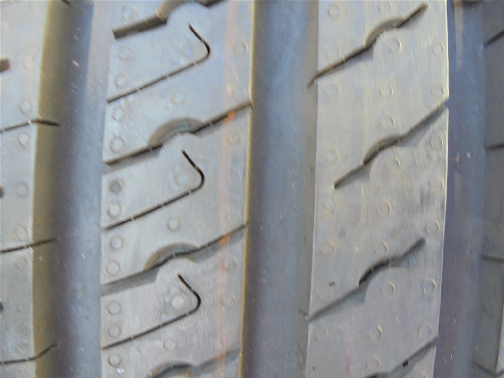  235/50 R18" új " Barum nyári gumi eladó 3. kép