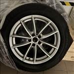  5x120 lyukosztású 18" újszerű (gyári felni) alufelni, rajta 225/60 használt Pirelli téli gumi gumi 