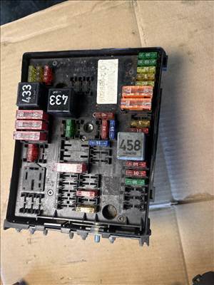 Volkswagen Golf V biztosítéktábla  1k0937124k