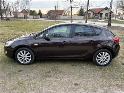 OPEL ASTRA J 1.4 T Cosmo DIGIT KLÍMA/TEMPOMAT/ÜLÉSFŰTÉS/KORMÁNYFŰTÉS/RADAR/FRISS MŰSZAKI 