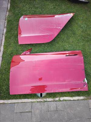 Tesla model 3 bal első és hátsó ajtó (serült)