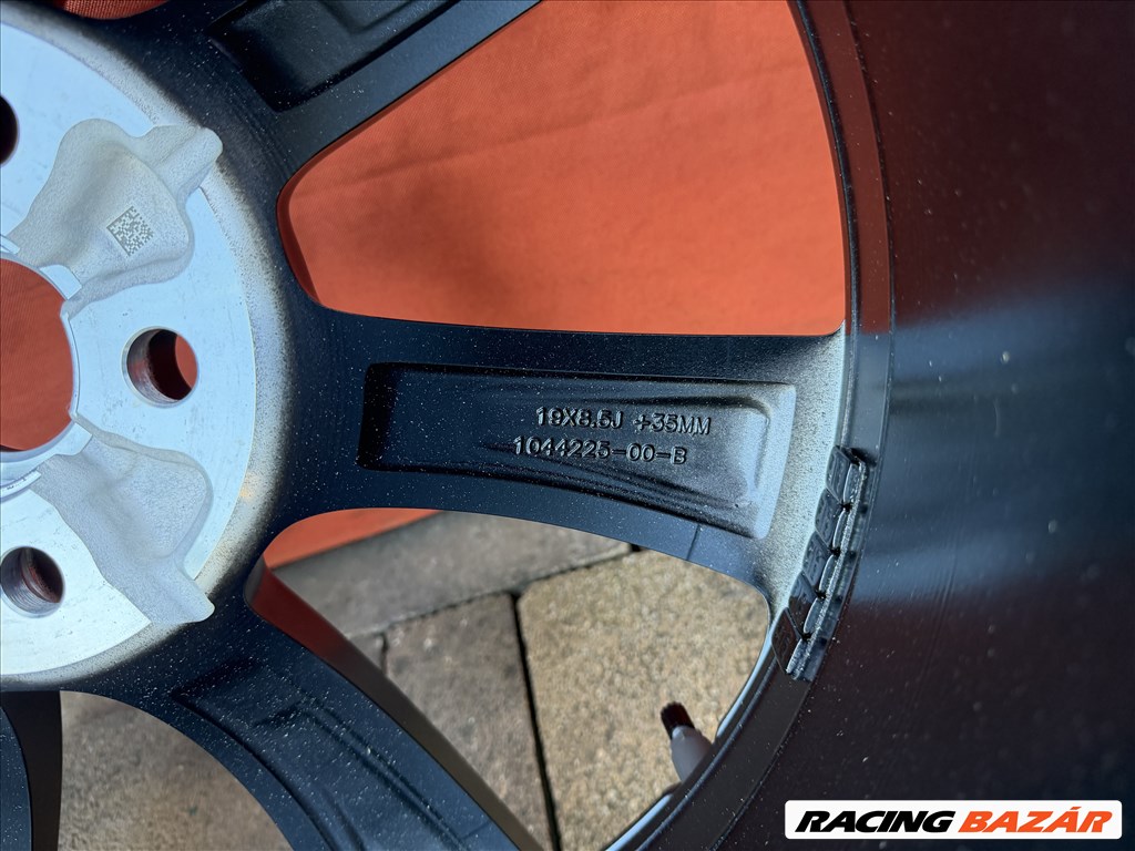 Model 3 Highland Performance 19" Performance felni és téli gumiabroncs 8. kép