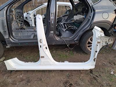 Toyota Auris (E180) Jobb küszöb 