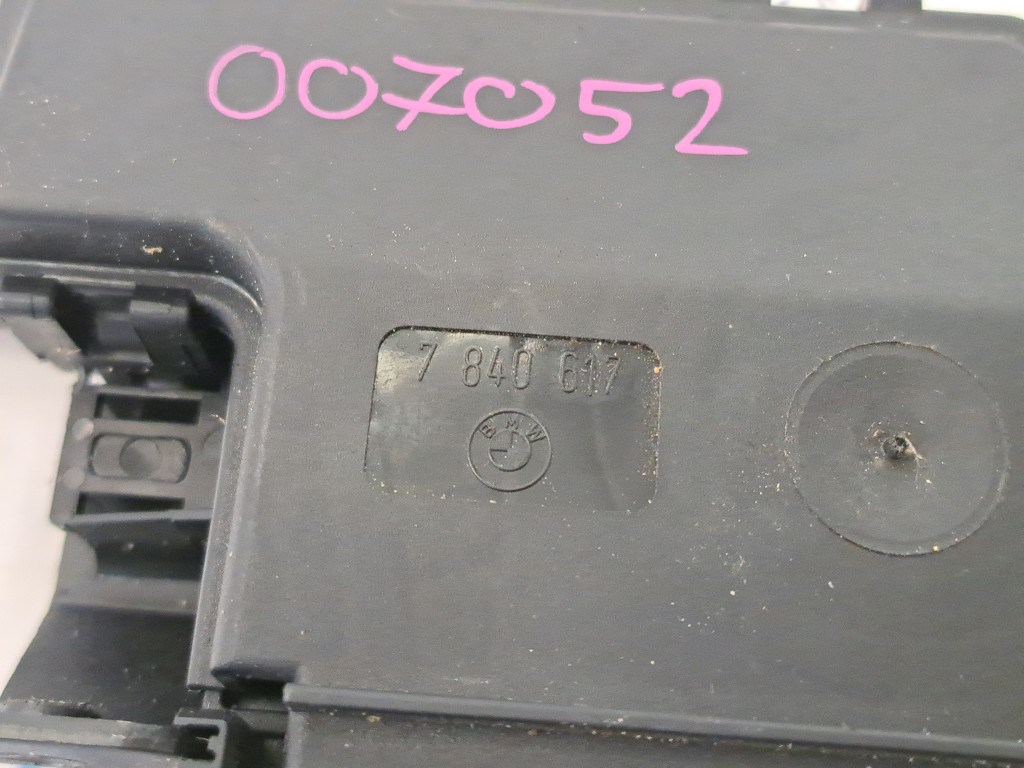 BMW E81 E82 E87 E88 E46 E90 E92 E60 E63 E64 E85 E86 csomagtartó zár  3. kép