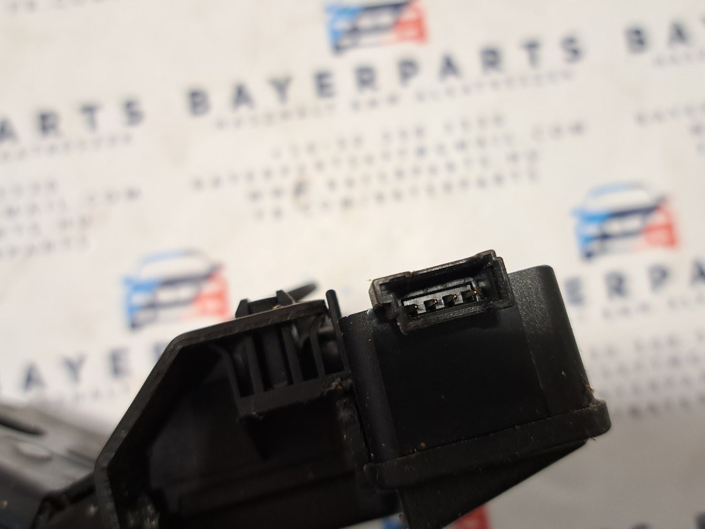 BMW E81 E82 E87 E88 E46 E90 E92 E60 E63 E64 E85 E86 csomagtartó zár  4. kép