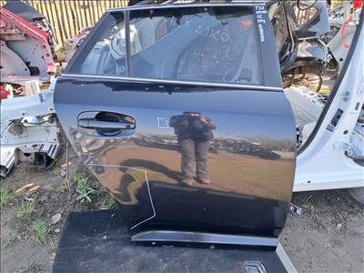Toyota Avensis (T270) kombi Jobb hátsó ajtó 