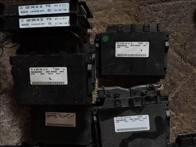 R0302 A0305452032 Mercedes VÁLTÓ és Parkolás Asszisztens PTS PDC Vezérlő Elektronika Modul